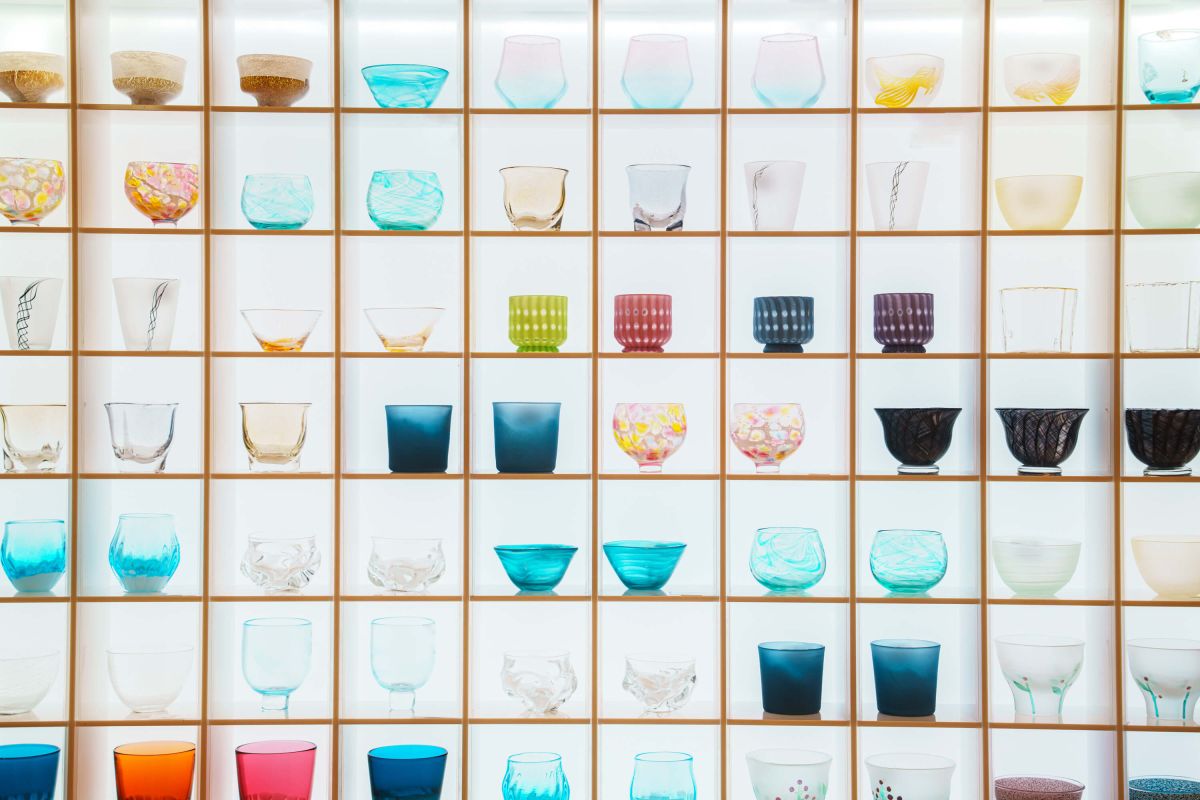 2階のショップで富山のガラス作品の購入も可能