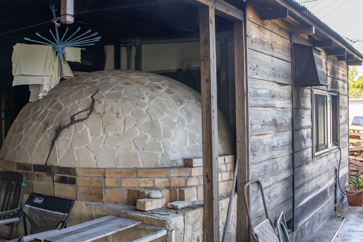 4構造になっている石窯。遠赤外線が生む輻射熱でパンを焼きます。