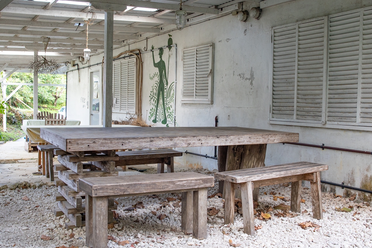 風が吹き抜けて気持ちの良いテラス席