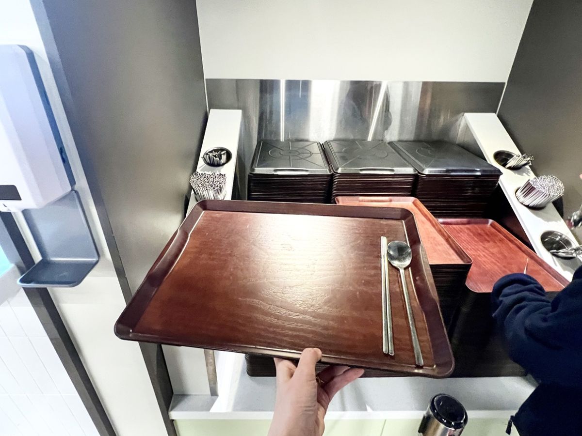 1と2の間でトレーを取ってから