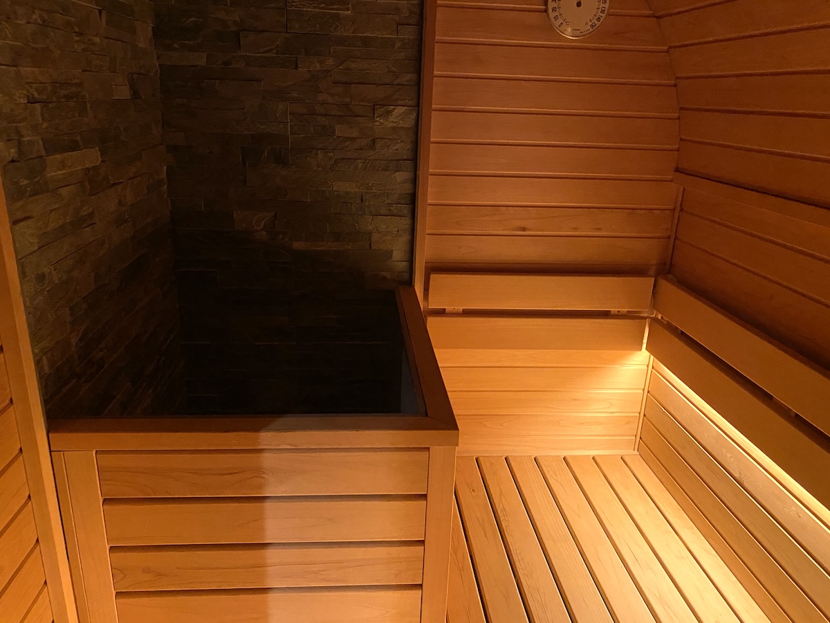 「低温ハーフタルサウナ」のサウナ内