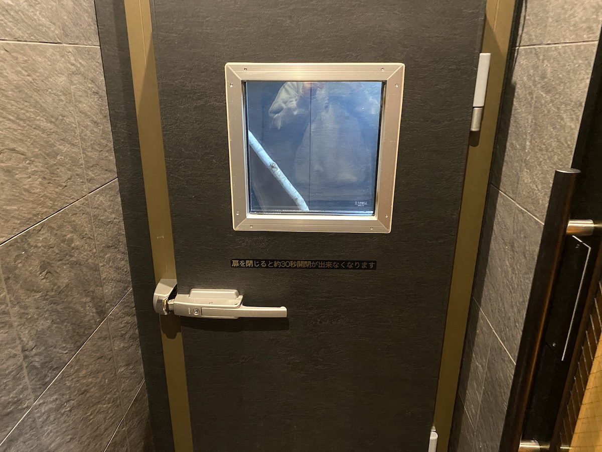 「ハーフタルサウナルームWithクライオボックス」内にあるクライオボックス