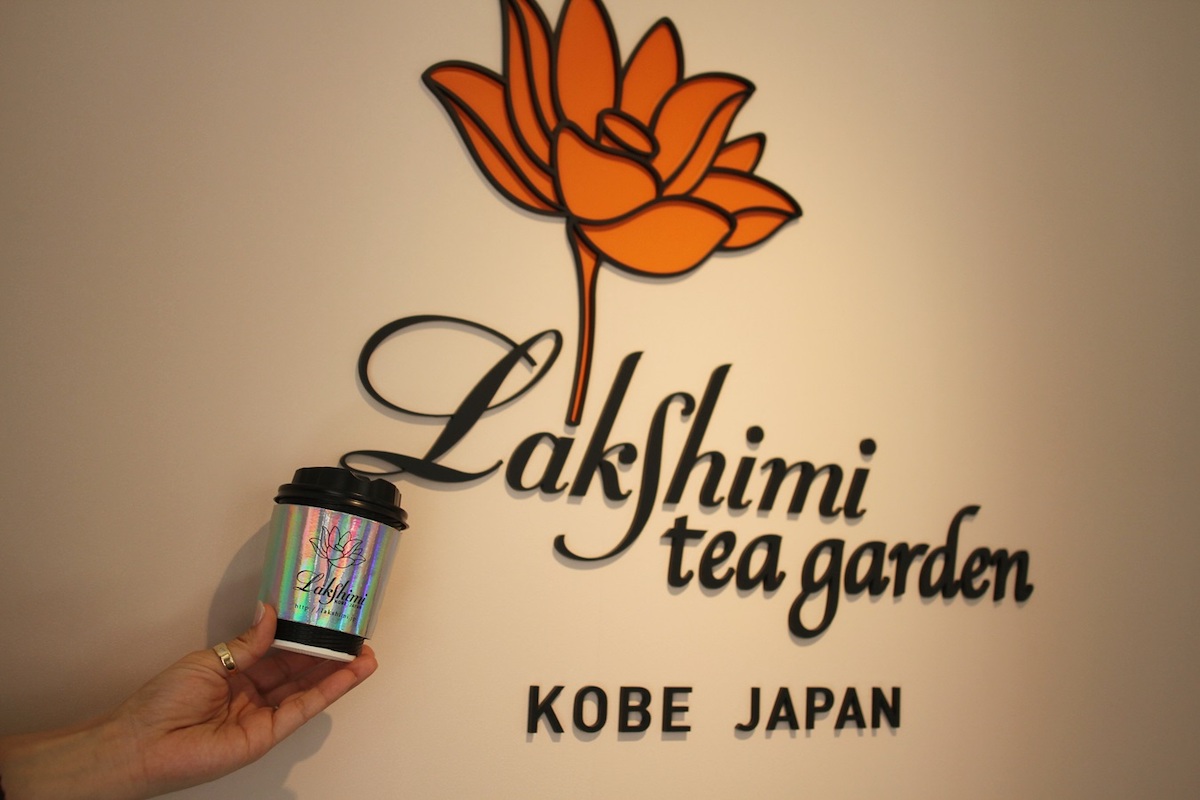 キラキラでかわいいテイクアウト用のカップ