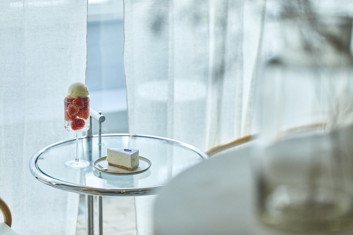 「透明な苺のクリームソーダ」1200円 （12月頃から5月初旬頃まで）