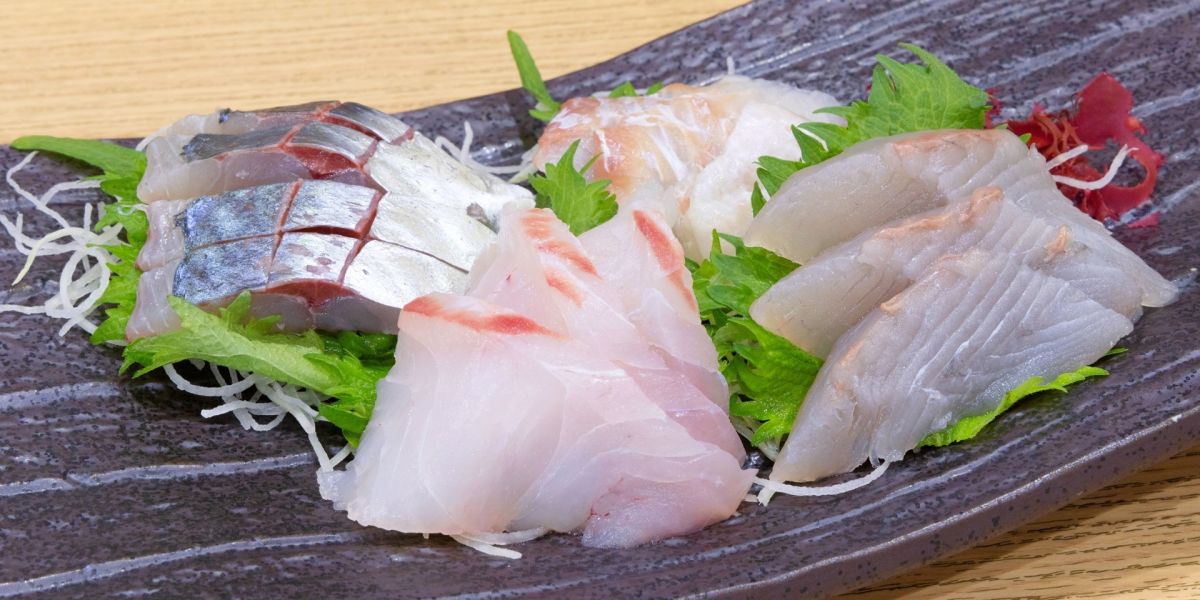 【福井県】福井の海の幸を市場で味わう！網元直営の「群青」で新鮮なお刺身を堪能