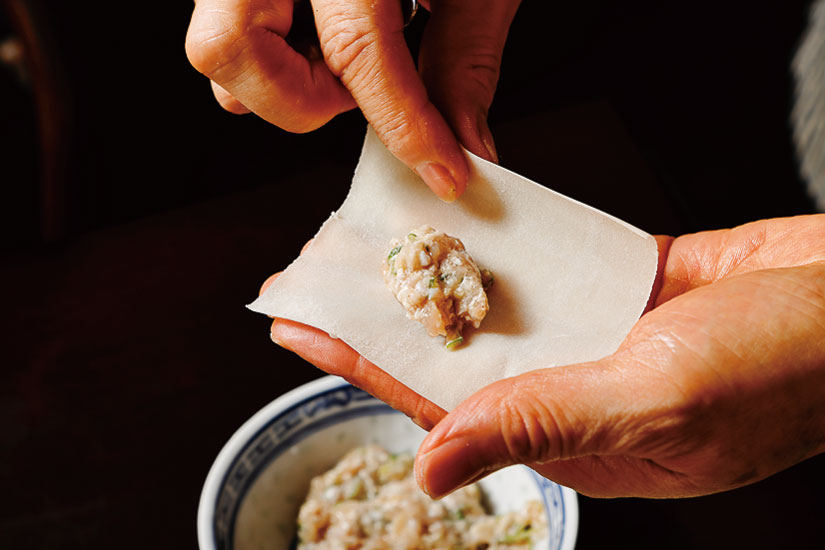 ワンタンの皮も手作りで、具がたっぷり入っています