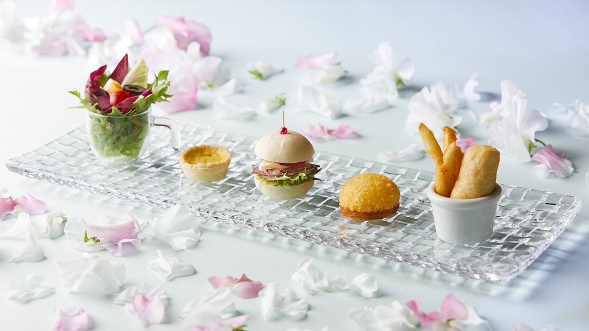 （左から）サラダニソワーズ、キッシュロレーヌ、パニーニ、マラコフ、フィッシュ＆チップス