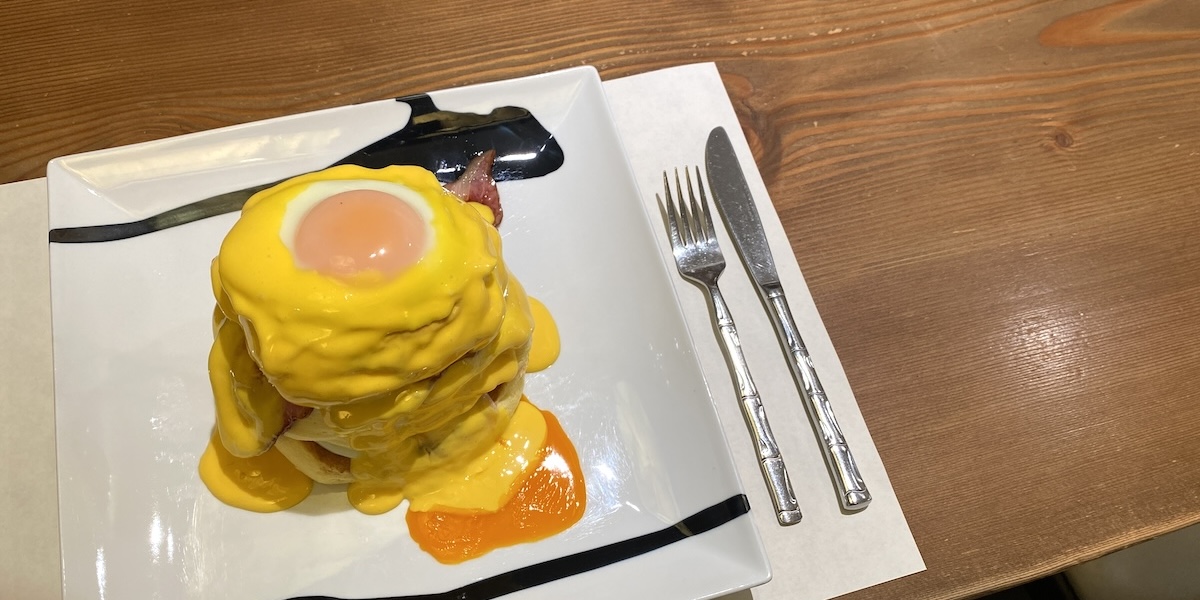 浅草｜ふわふわ食感のパンケーキがたまらない！オープン前から毎日行列ができる人気店「紅鶴」