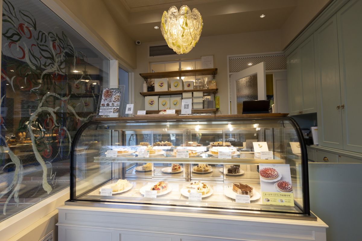 タルトのほか焼き菓子やクッキー缶も人気