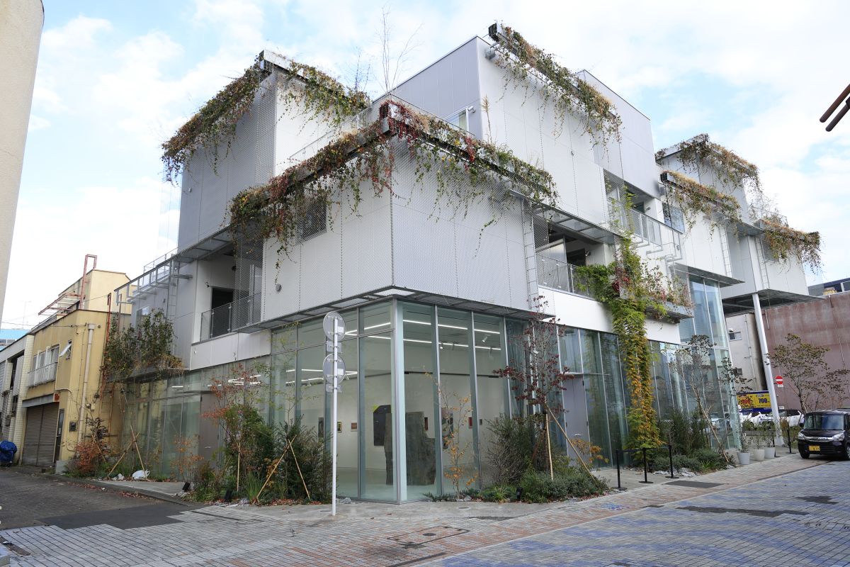 住居とアートが融合する斬新なデザインの複合施設