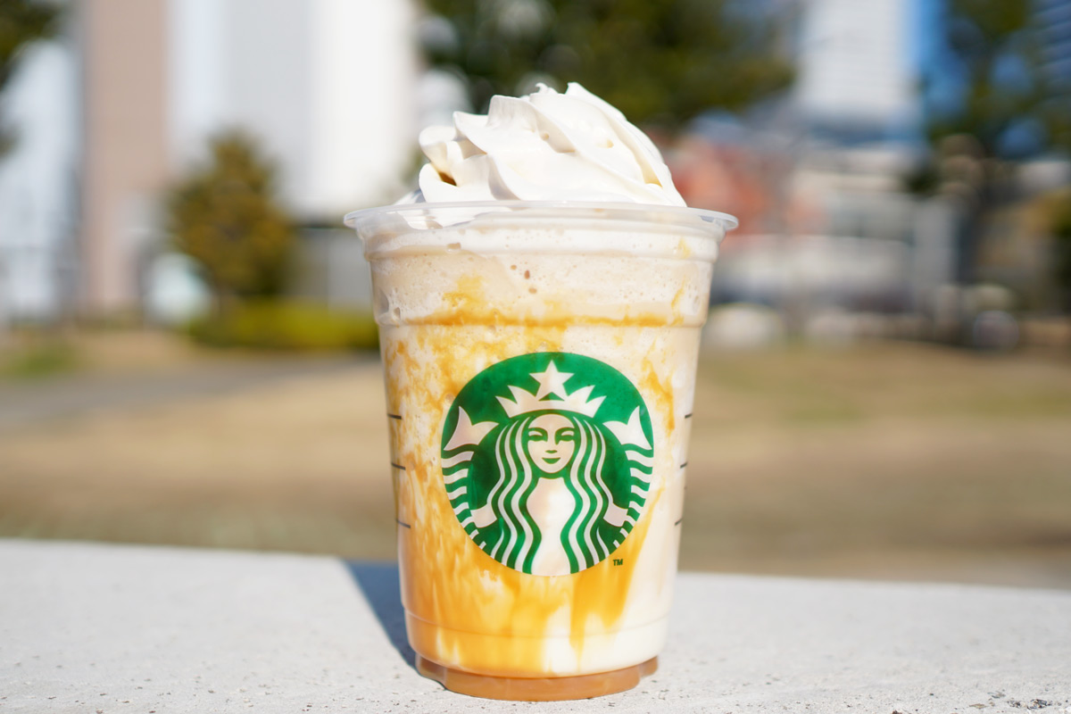 「キャラメリー ミルクコーヒー フラペチーノ®」Tallサイズのみ 678円(持ち帰り)、690円(店内利用)