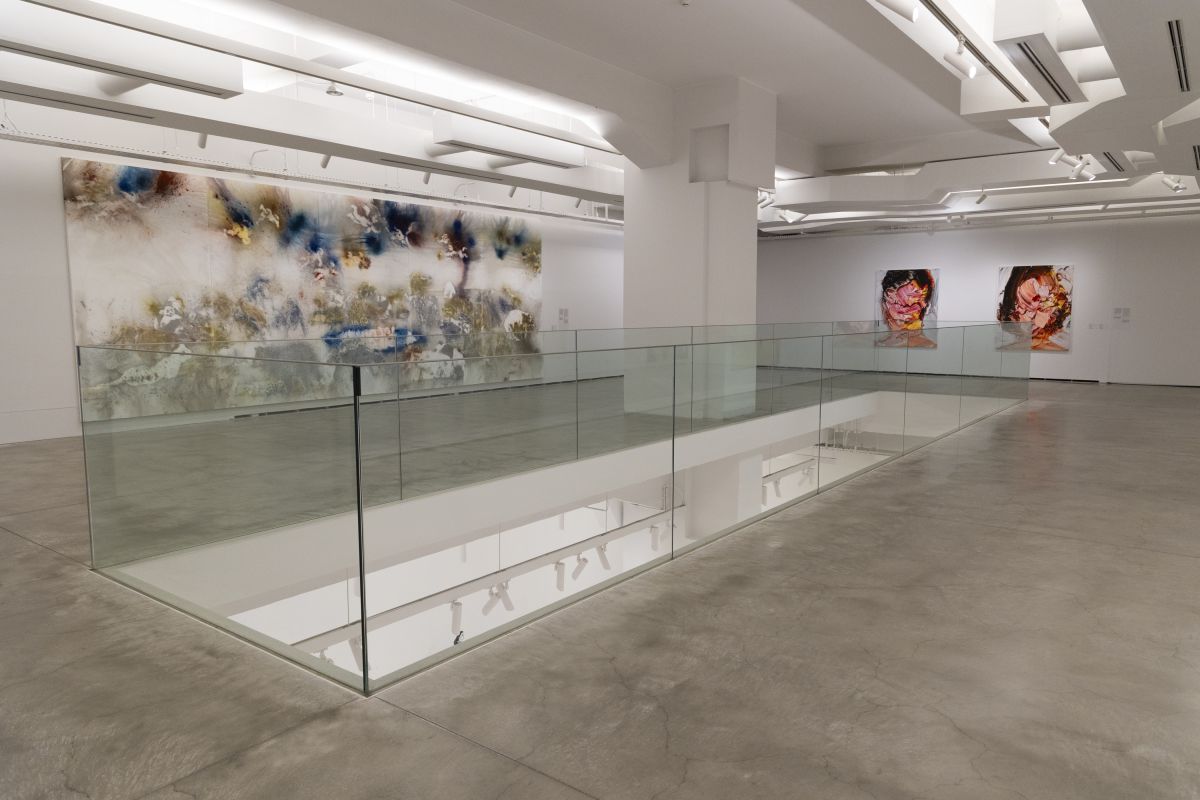 かつてはエスカレーターが設置されていた吹き抜けのあるギャラリー