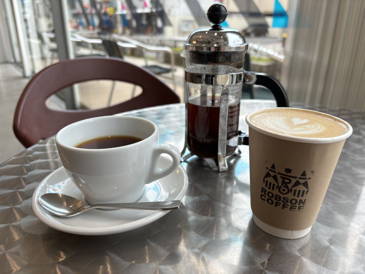 「本日のコーヒー」510円と「カフェラテ」580円