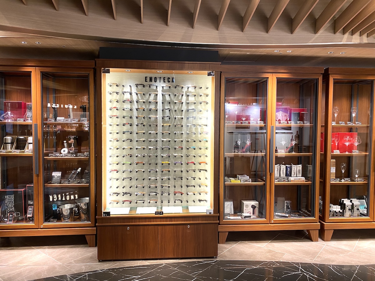 ソムリエナイフだけでも150種類ほど販売