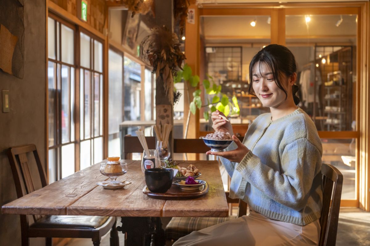 カフェのような空間でおしゃれな定食ランチ