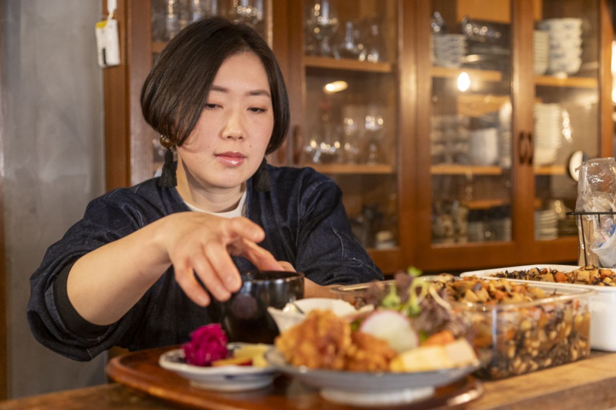 一人でお店を切り盛りする店主の田代さん