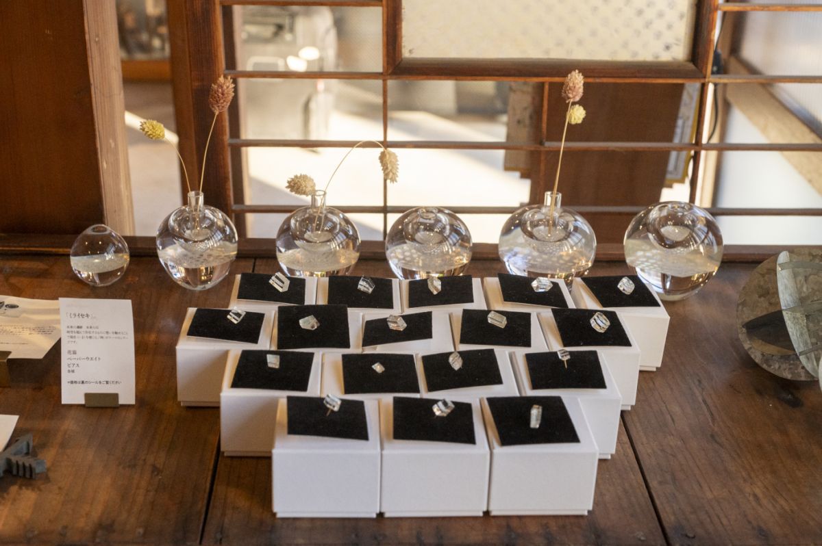 取材時にはガラス工芸作家さんの作品を展示販売