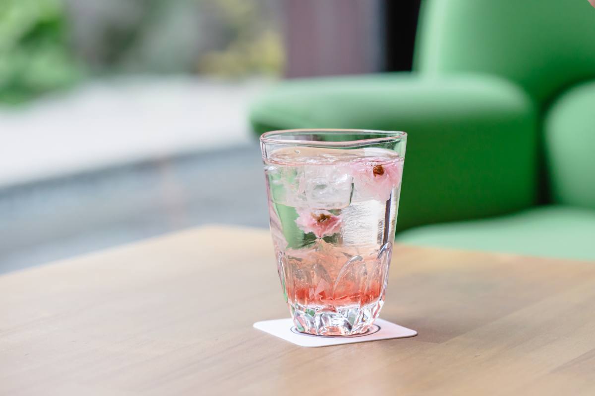 桜炭酸水（ソーダ）。単品注文の場合は990円