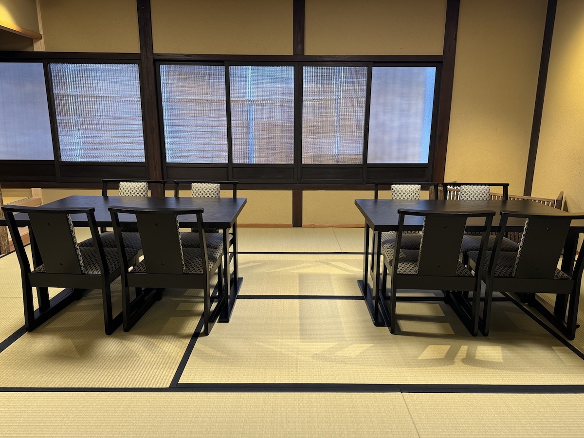 中庭が見える2階の座敷席はイベントなど特別なときに使用