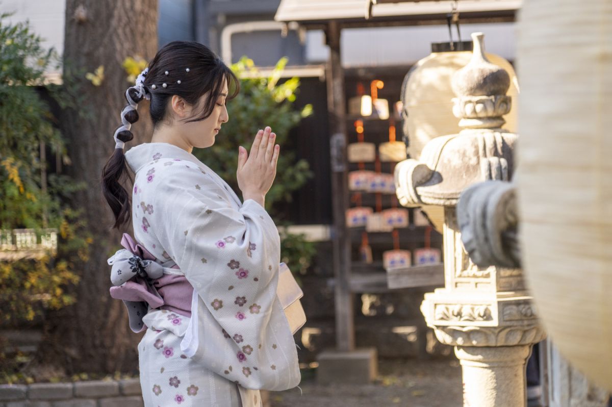 時の鐘の奥にある薬師神社