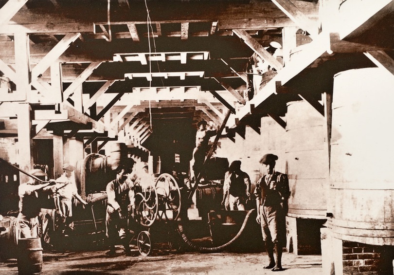 明治40年（1907）頃の醸造風景