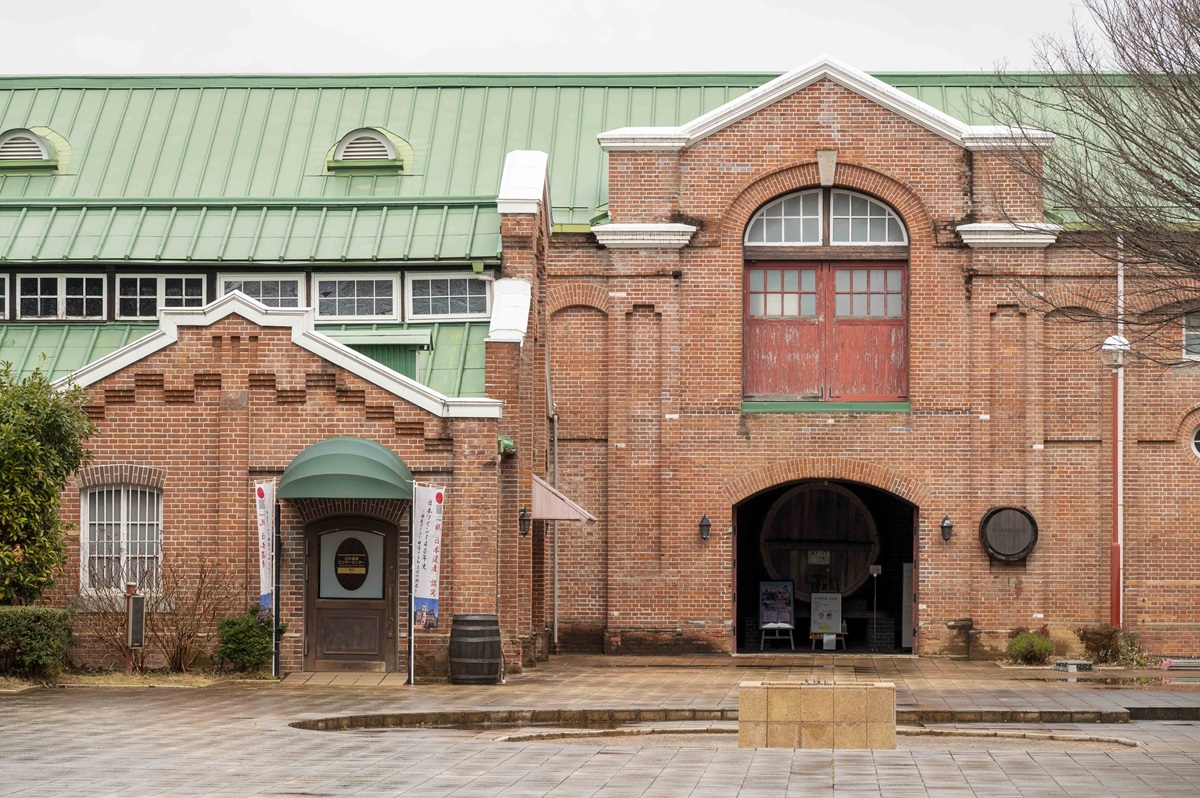 煉瓦造、建築面積436.75㎡、地上2階地下1階の建物は国の重要文化財に指定されている