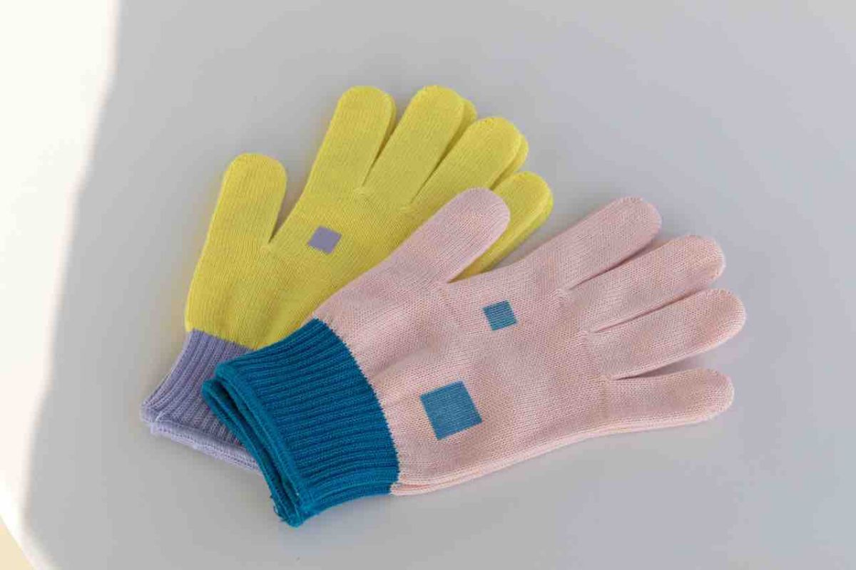 「カラーグローブ」各980円