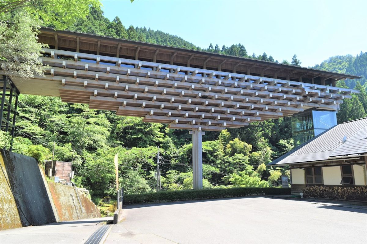 「雲の上のギャラリー」