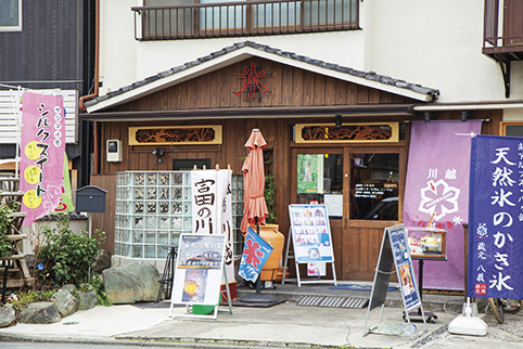 中にはゆったりくつろげる座敷席も