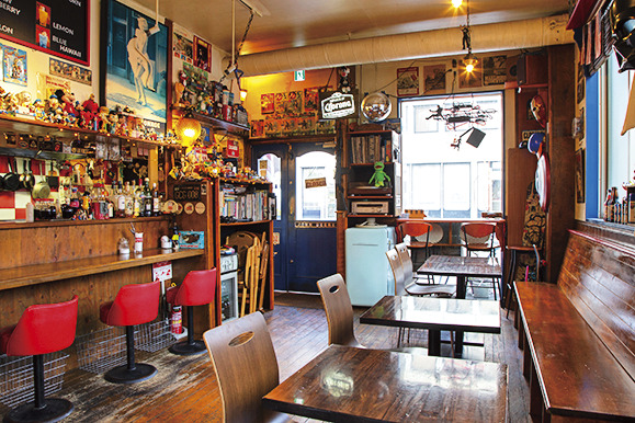 どこか温かみも感じられる店内