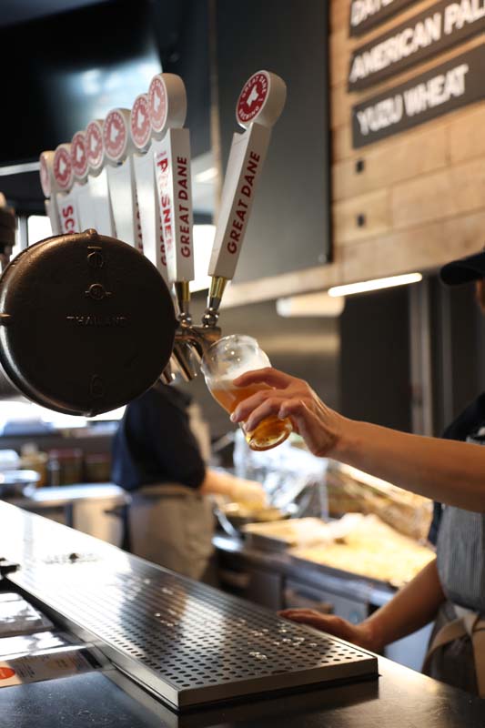 サーバーから注がれる