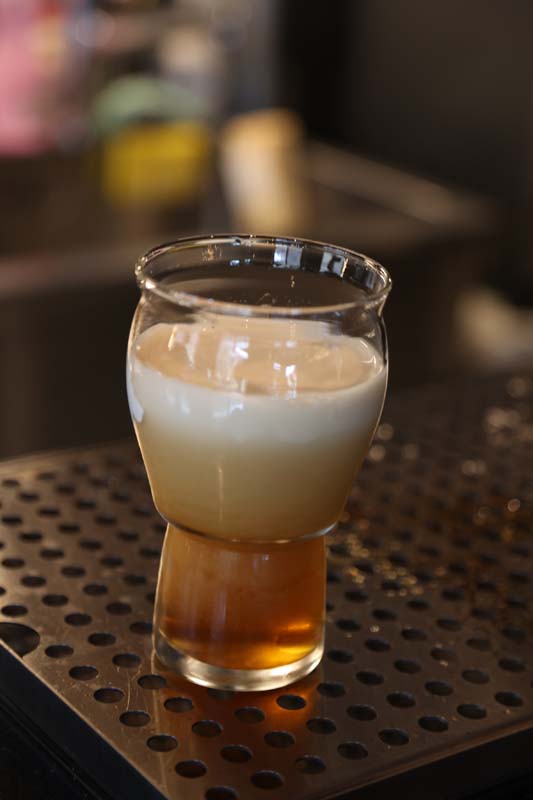 ゆっくりと上がる泡