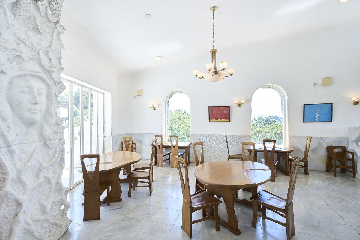 「カフェ クオーレ」店内