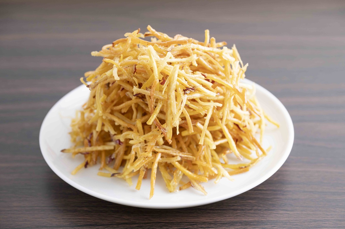 流行の芋けんぴ1パック580円。黄金蜜の風味が効いてカリポリ食感が癖になる