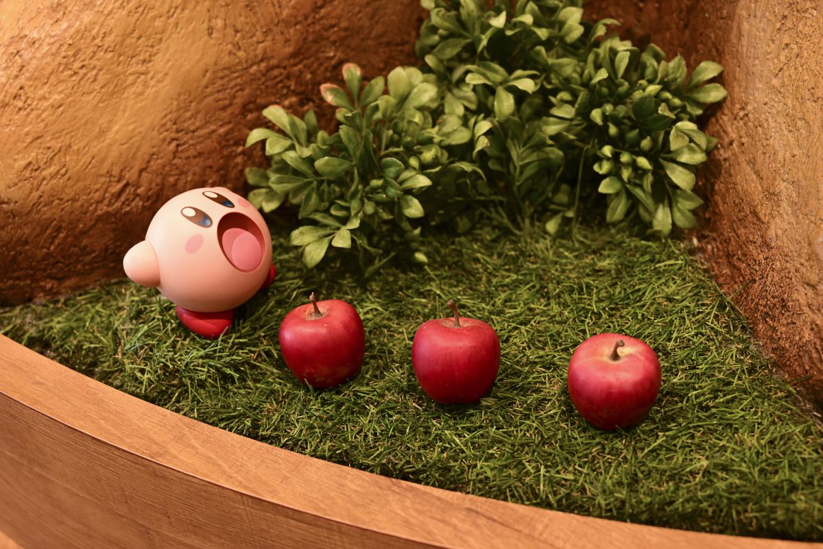 大きなお口でりんごを吸い込む～～～！