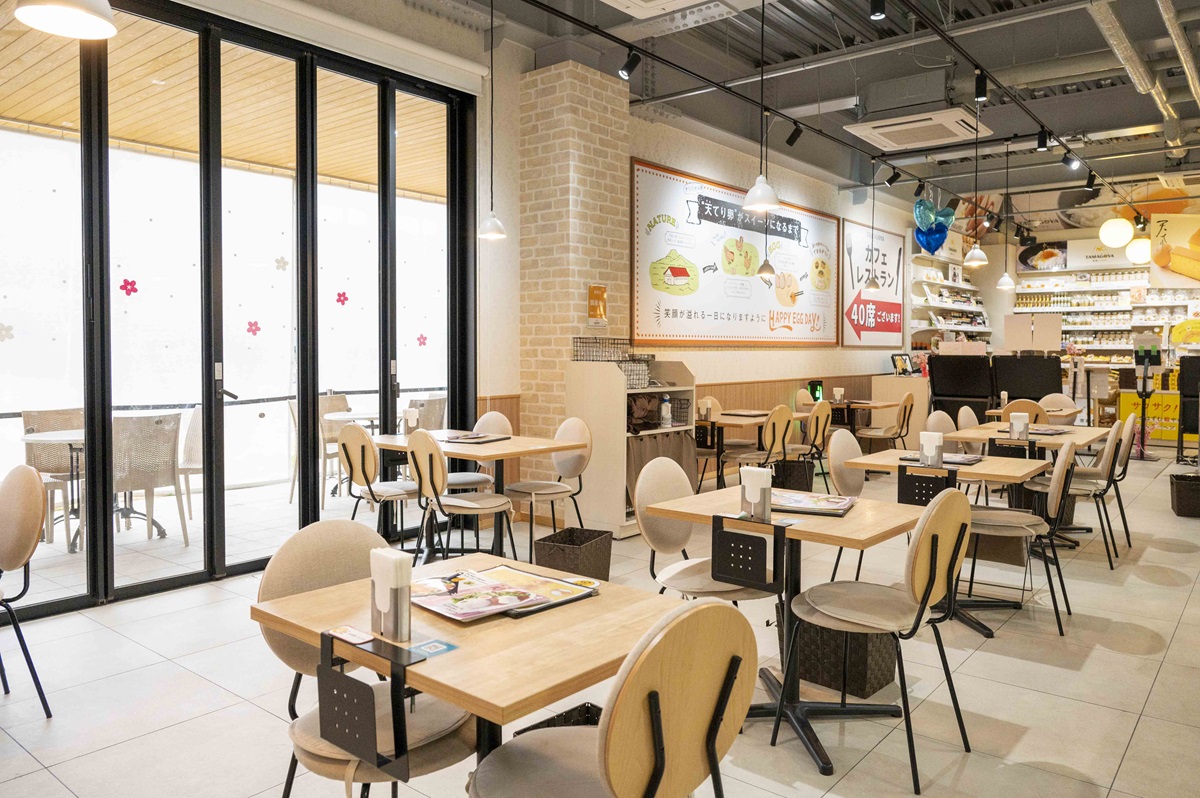 外光が差し込む明るい店内