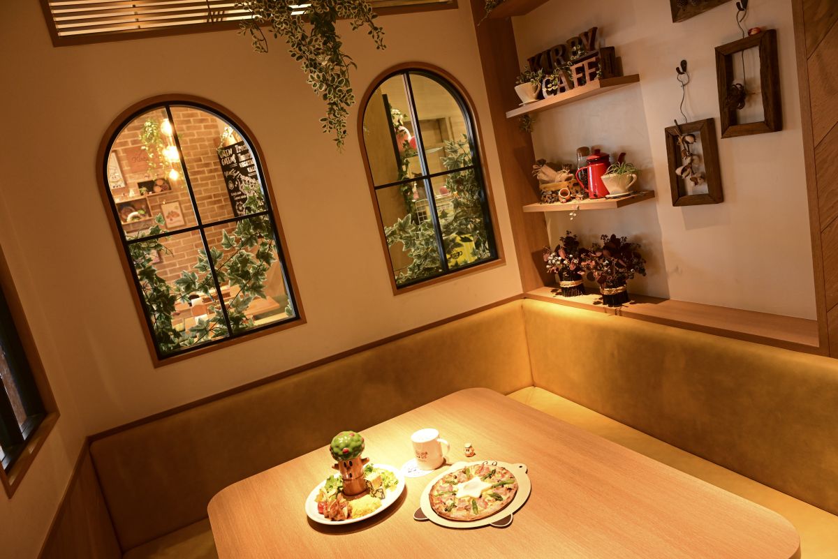 周りを気にせず楽しめる個室も完備！