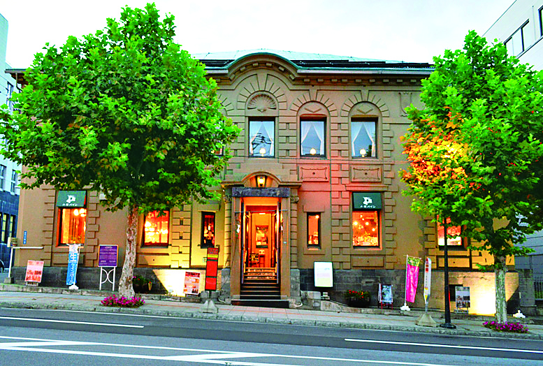 明治45（1912）年に竣工した、旧北海道銀行本店の建物をリノベーション（※現在の「北海道銀行」とは異なる銀行です）