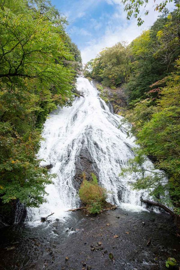 華厳の滝、竜頭の滝と並ぶ日光三名瀑の一つ