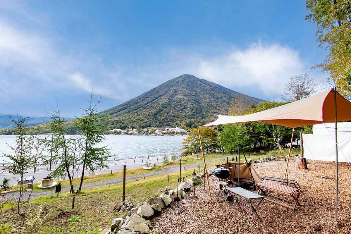 ロケーション抜群のグランピング施設。カフェやショップも併設