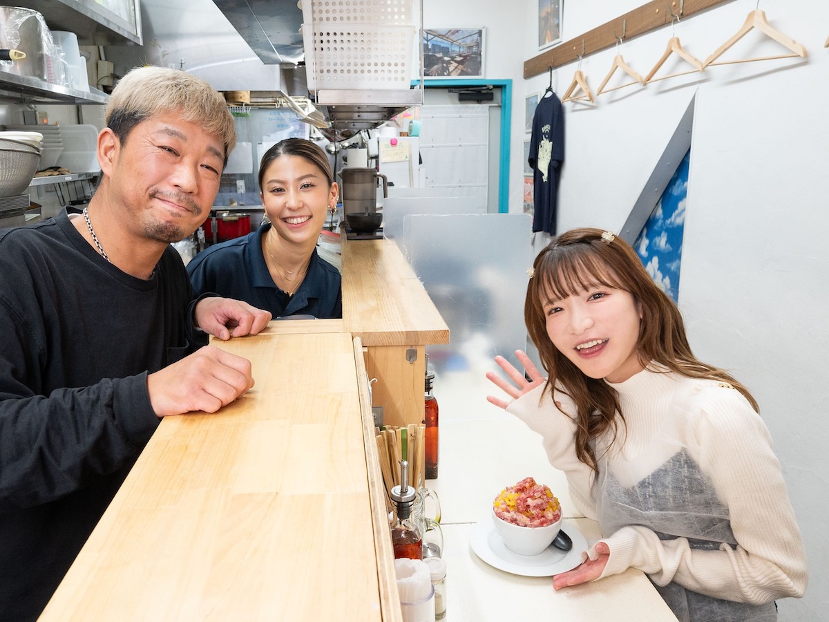 番頭（店長）の岩井哲人さんとスタッフの髙橋梨々子ライラさんとパチリ♪ 