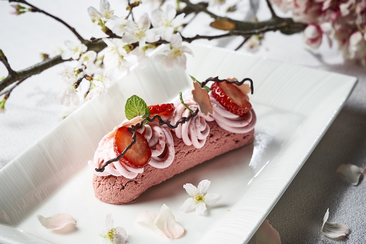 「ストロベリー桜エクレア」1200円