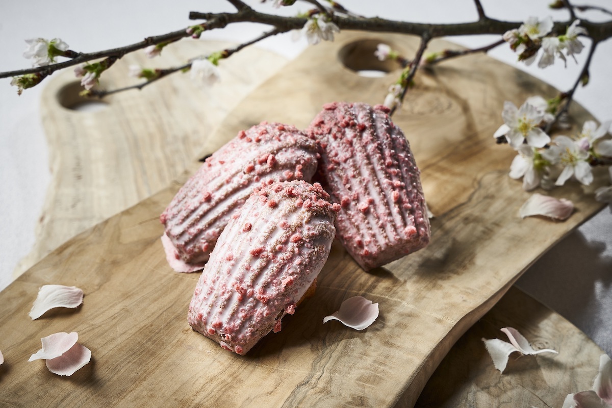 「桜マドレーヌ」300円