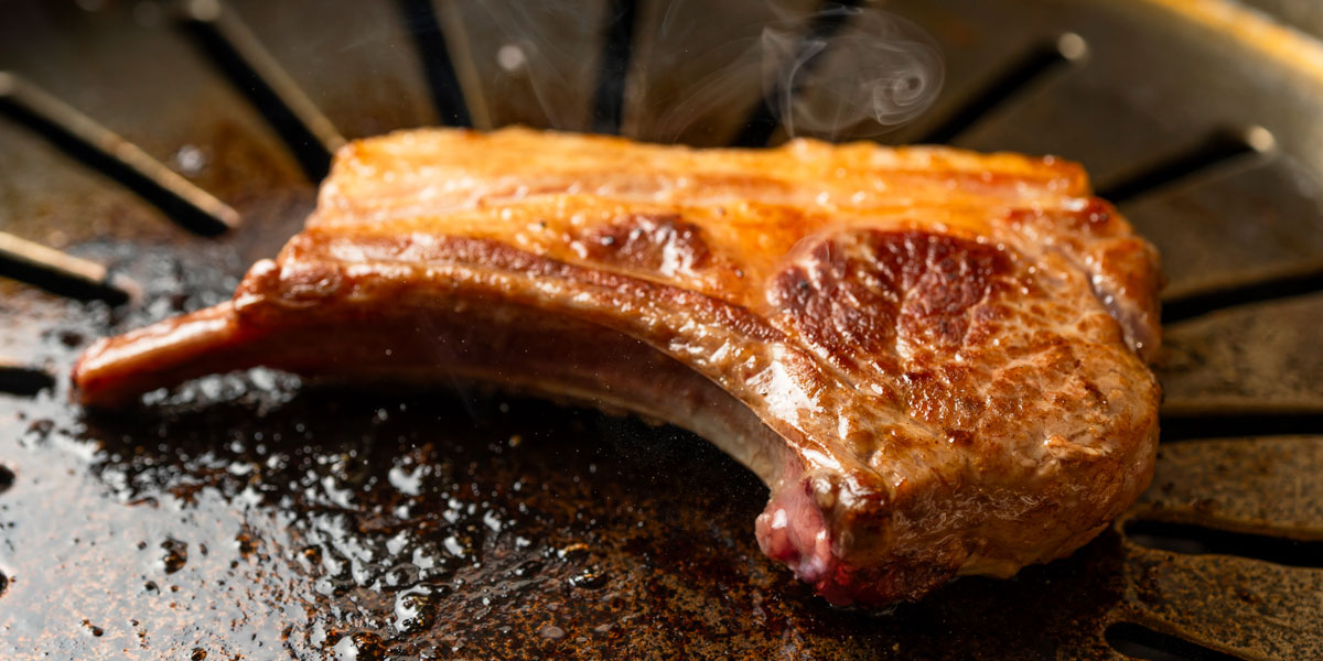 【長野県長野市】“羊のまち”信州新町にある「さぎり荘」で“幻の肉”サフォークと温泉を堪能！