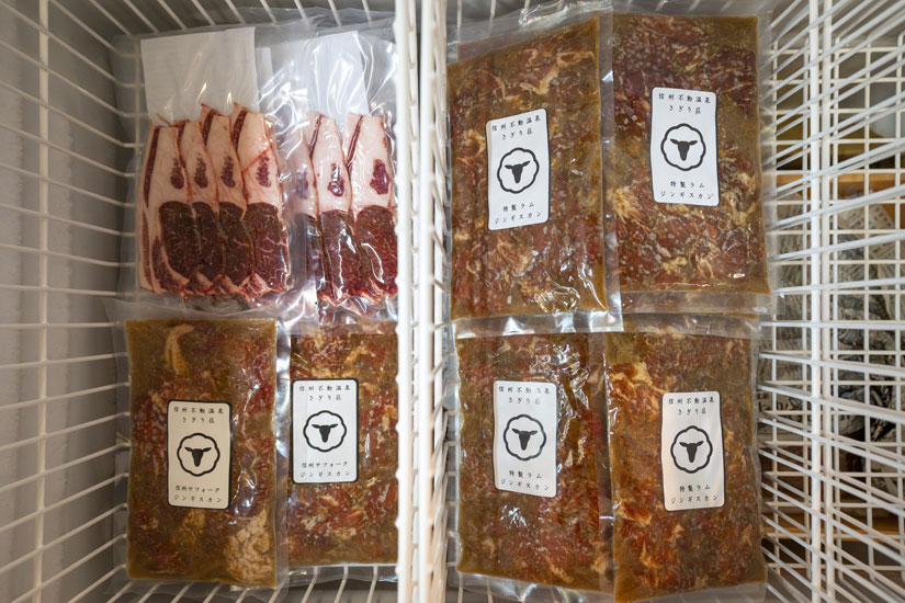 フロント横の売店で購入できるほか、お取り寄せも可能です