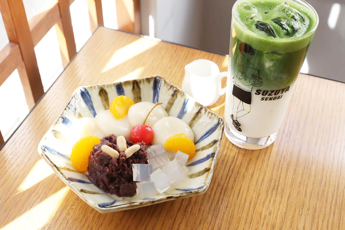 「白玉あんみつ」715円、「アイス宇治抹茶ラテ」605円