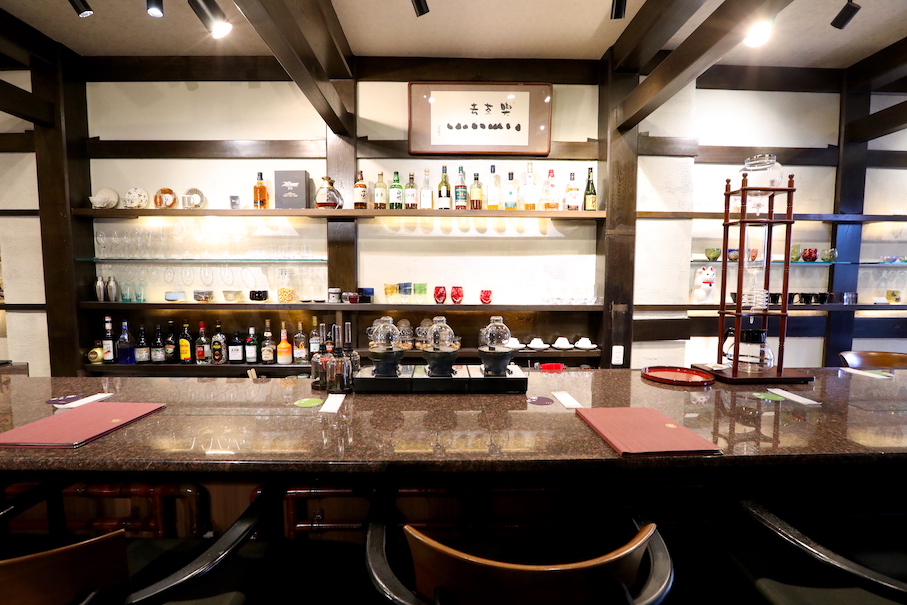 夜は宿泊者専用のバーになる