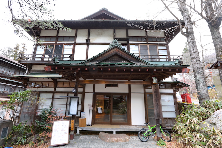 「薬膳や 向新」 外観