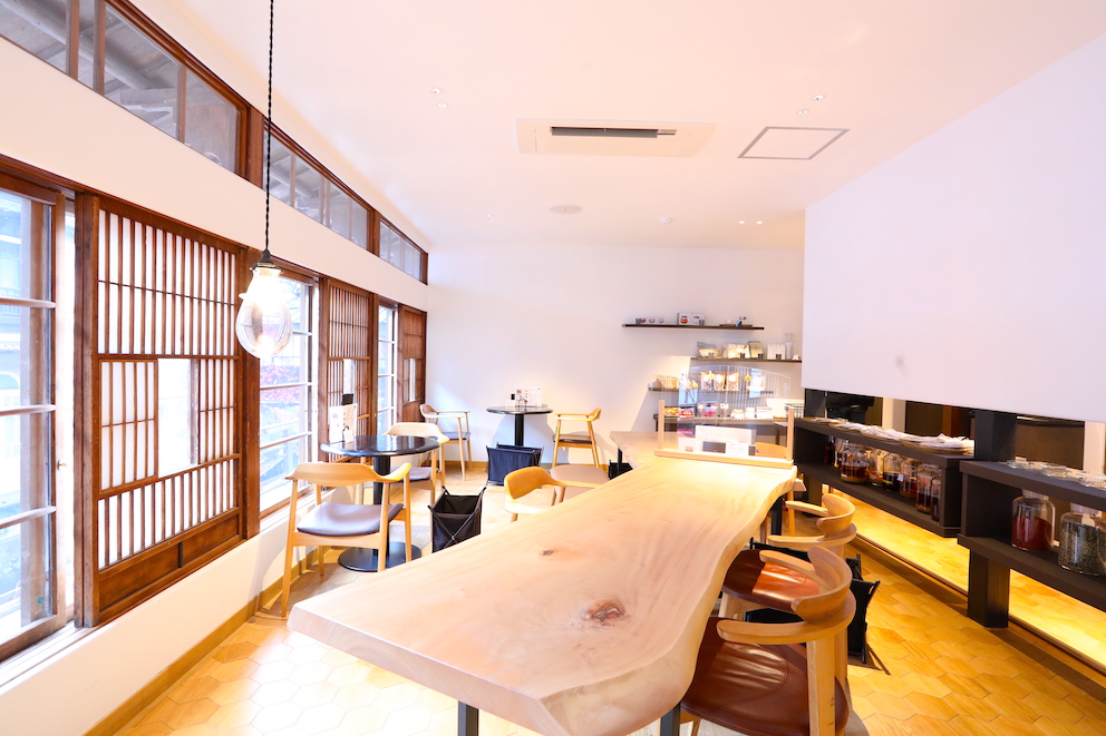 1階の飲食スペース