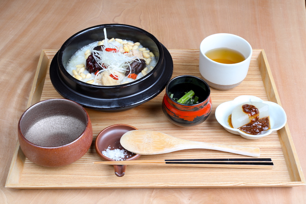 「薬膳サムゲタン粥」1700円